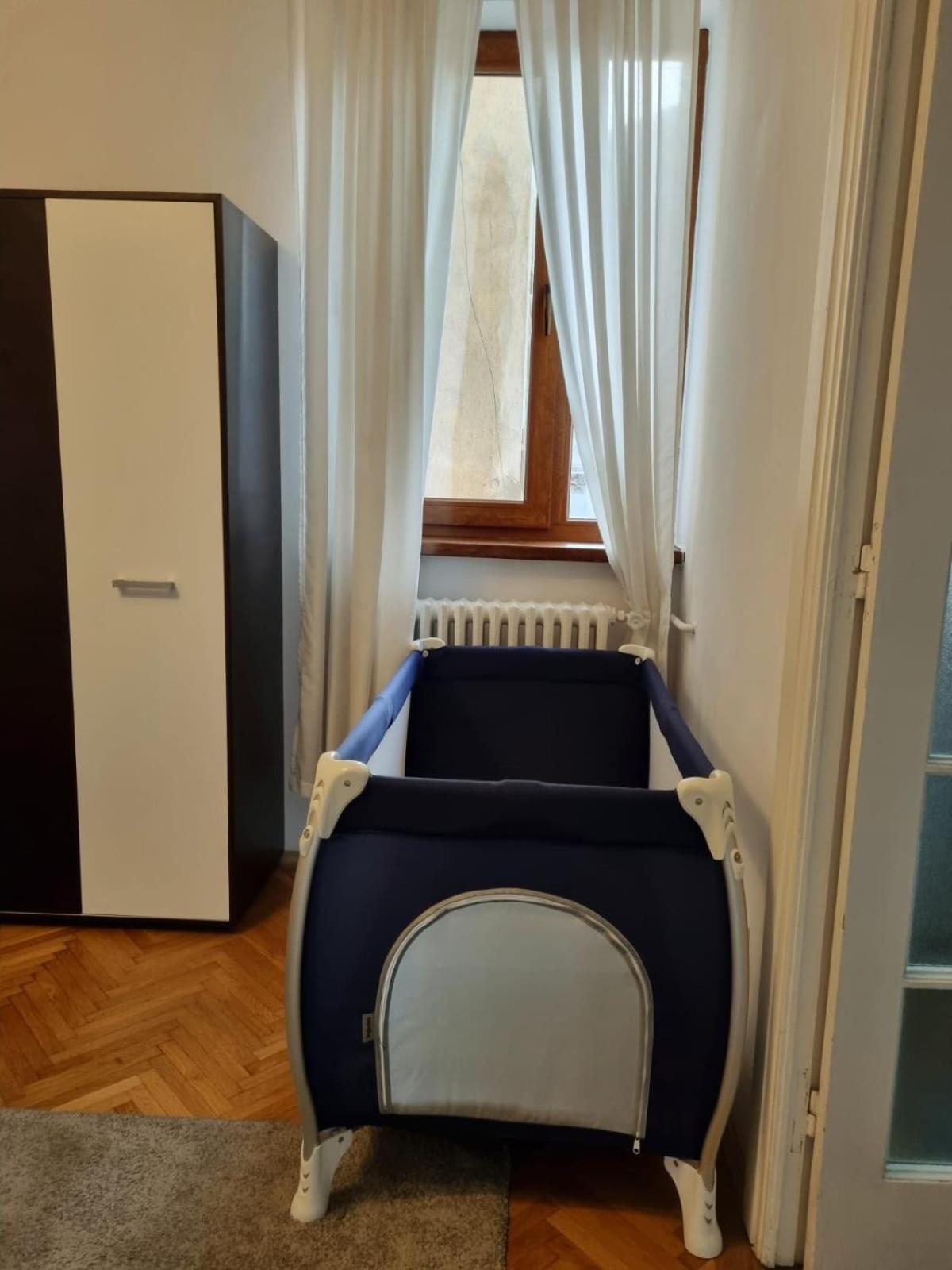 Cozy Apartment Near City Center Bukarest Exterior foto