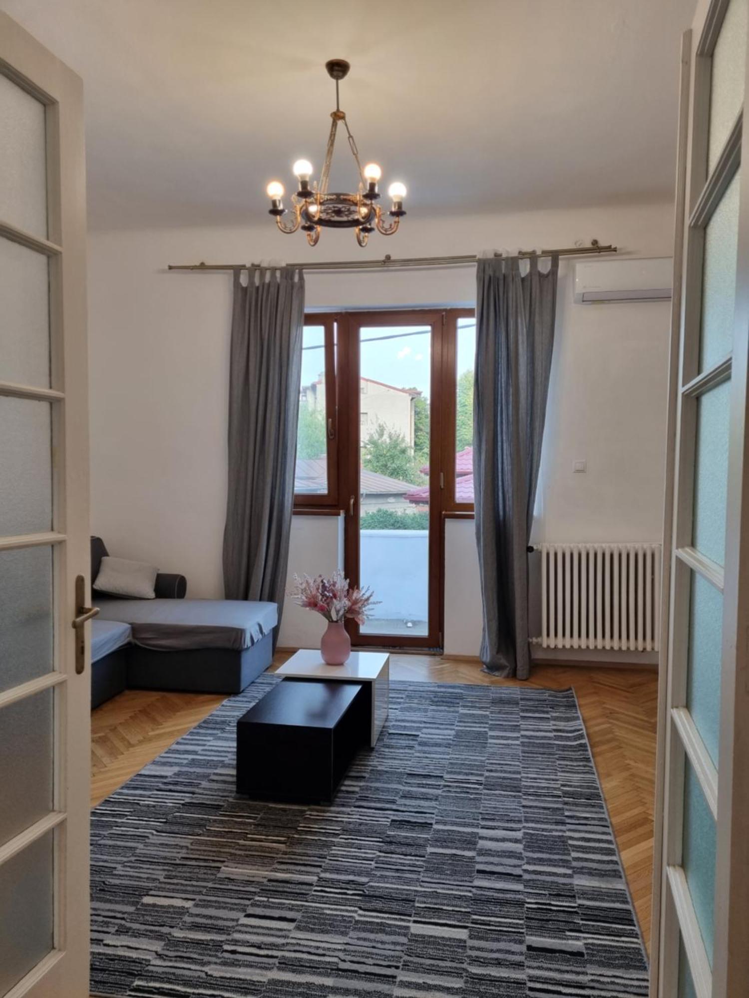Cozy Apartment Near City Center Bukarest Exterior foto