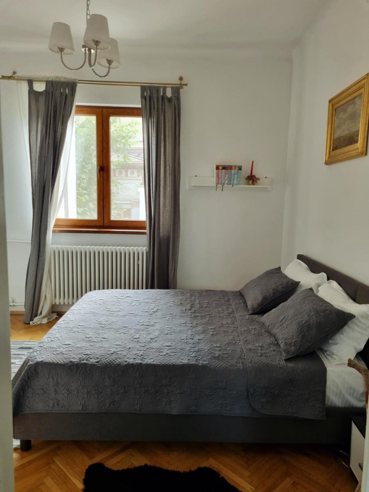 Cozy Apartment Near City Center Bukarest Exterior foto