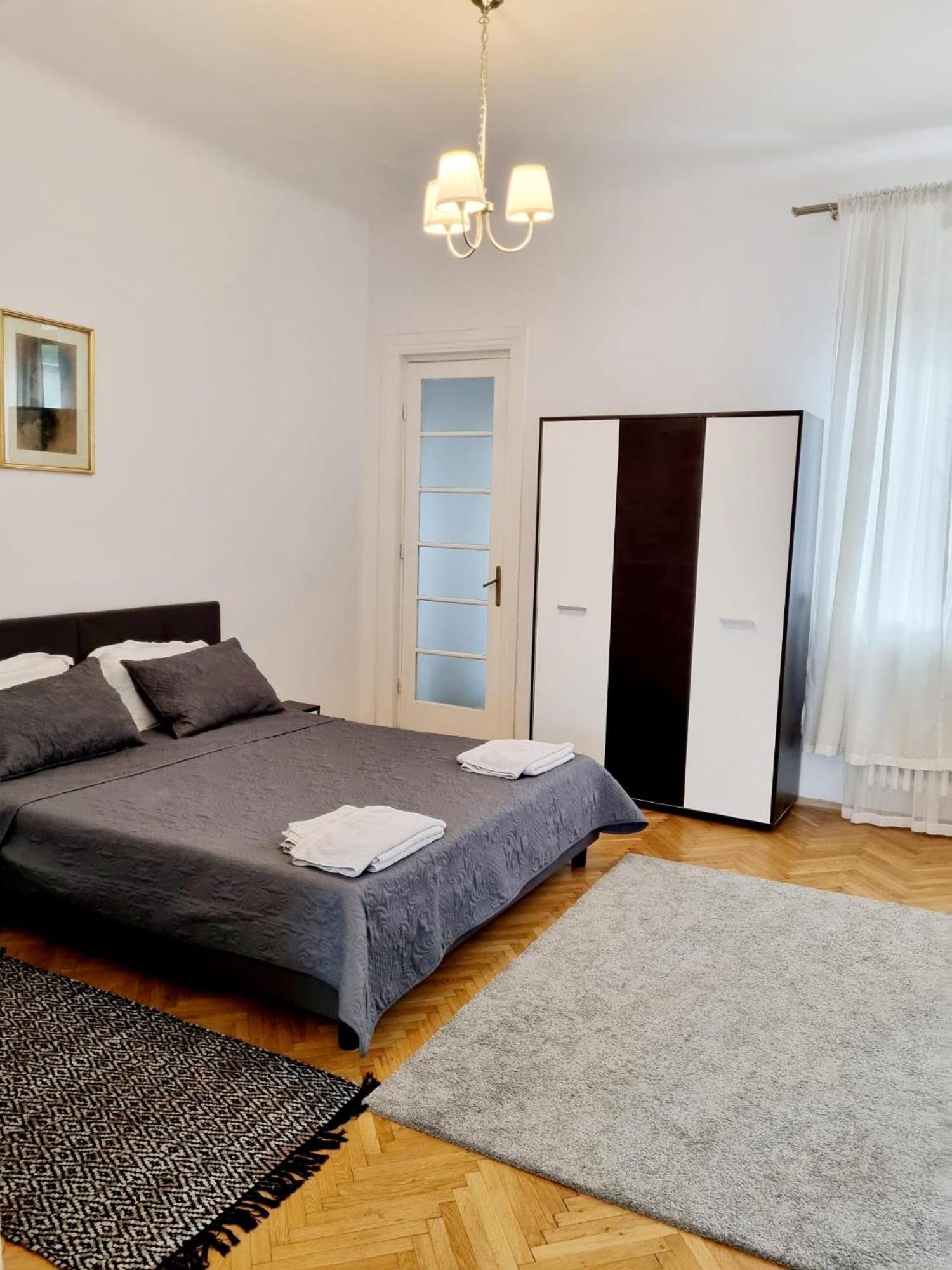 Cozy Apartment Near City Center Bukarest Exterior foto